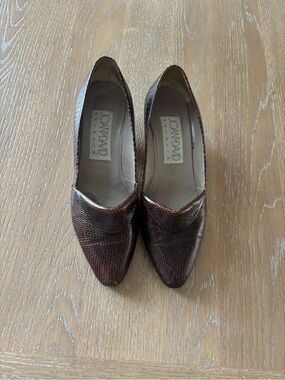 Joan & David Dark Brown Lizard-Embossed Pointed Flats